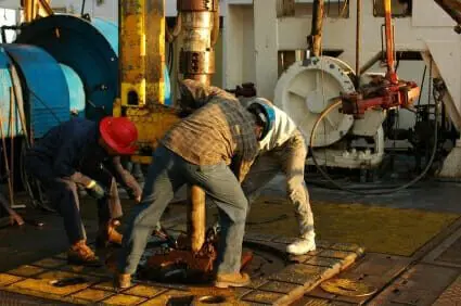 A Loved One Died as a Result of an Oilfield Accident. What Can I Do? 1 Oil workers operating oil drilling equipment