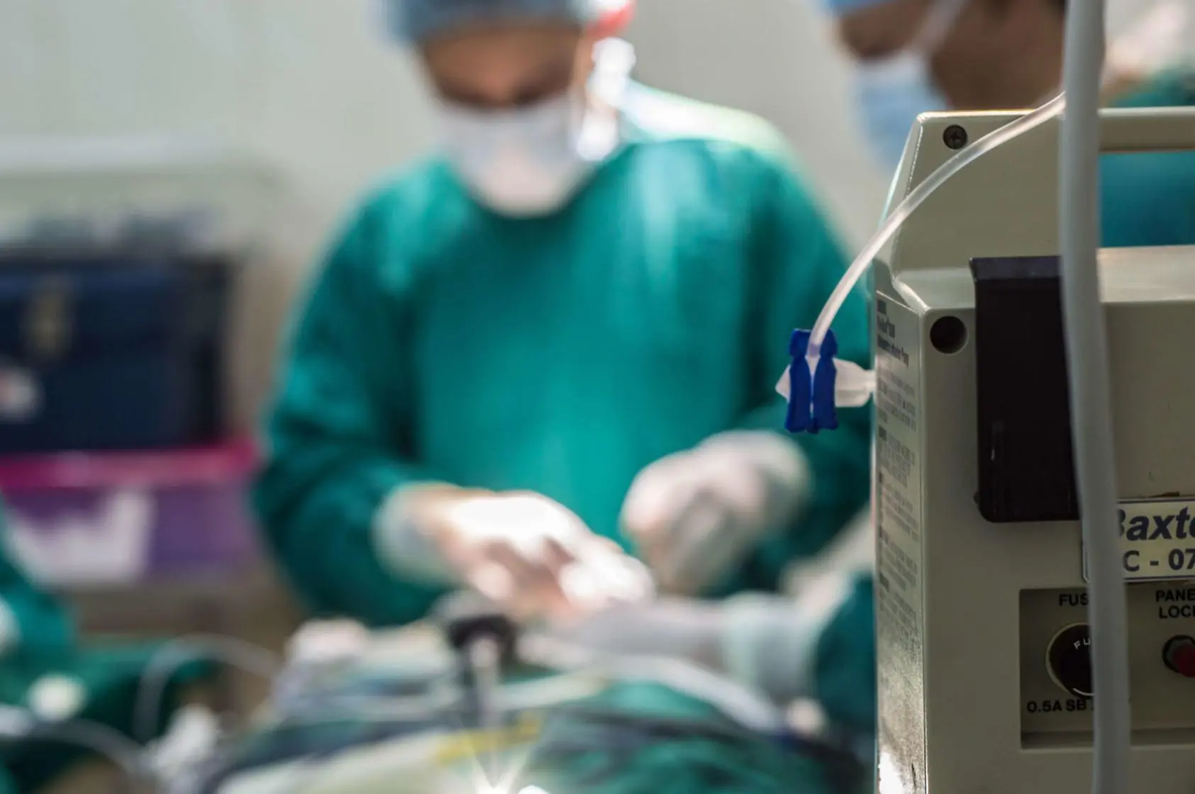 Medical Malpractice Attorneys 1 Surgeons performing a surgery