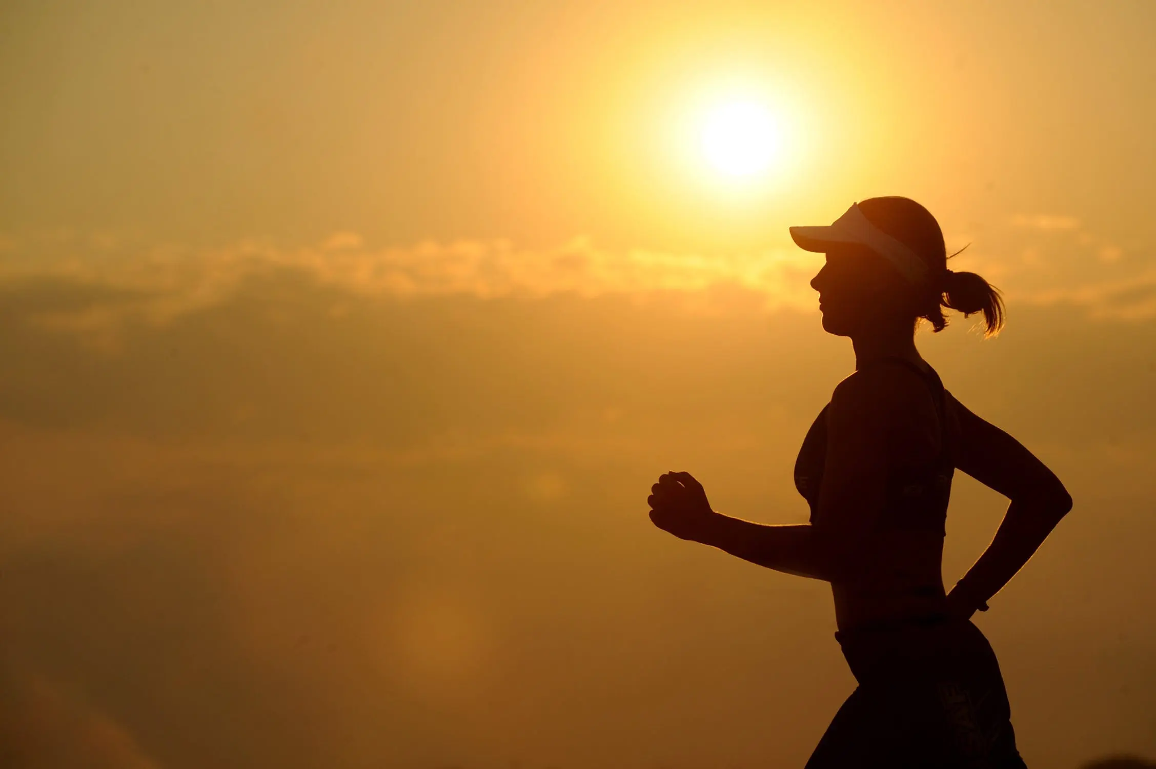 Safety Tips to Keep You Hydrated During Outdoor Workouts running runner long distance fitness 40751