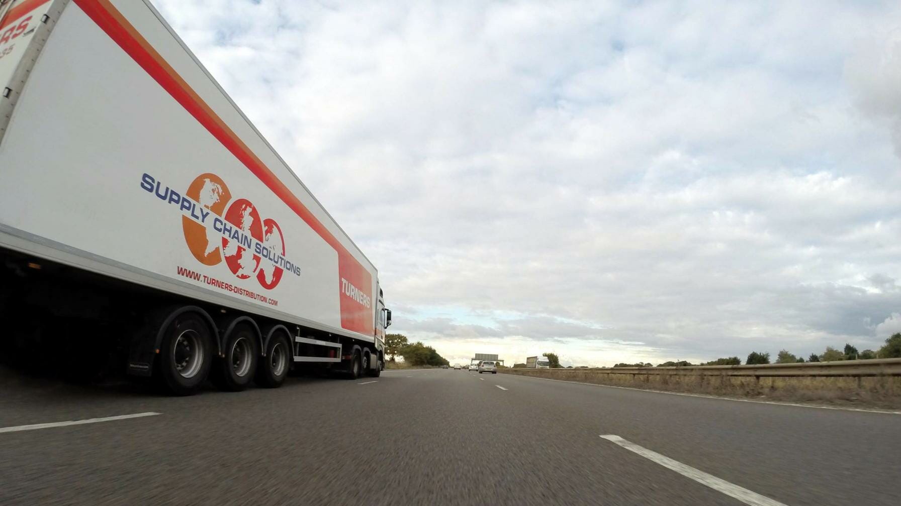 Side shot of Supply Chain Solutions 18-wheeler truck