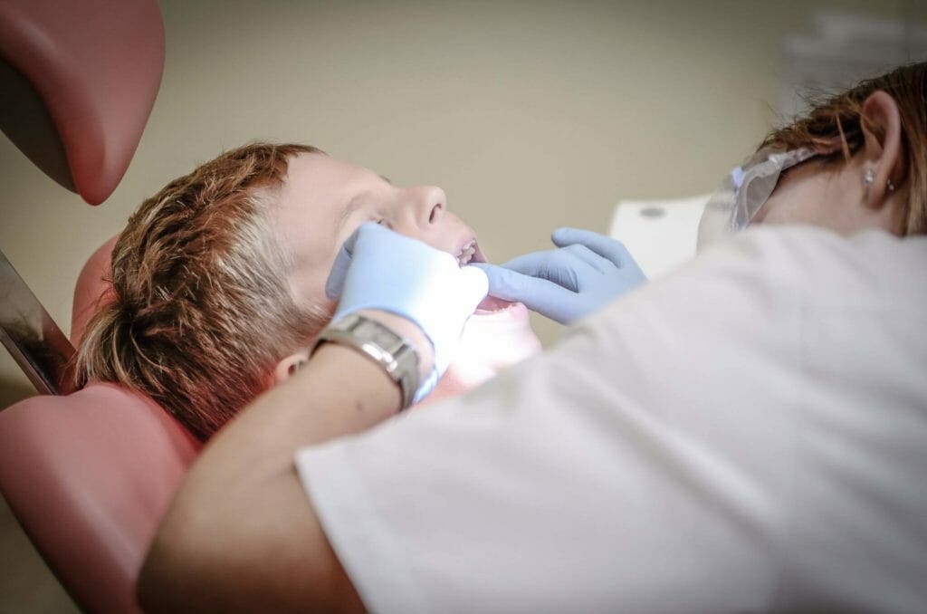 Dentist Allegedly Sets Fire in the Mouth of a 5-Year-Old Girl  dentist pain borowac cure 52527